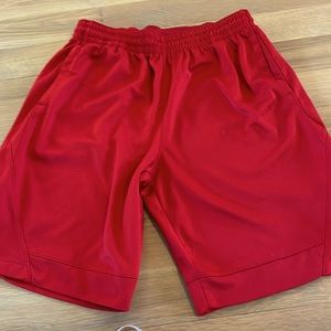 Nike basketball shorts size L